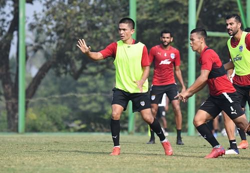 Bengaluru FC skipper Sunil Chettri (extreme left) training ahead of Mumbai City FC game. (Image Courtesy: Twitter/BengaluruFC)