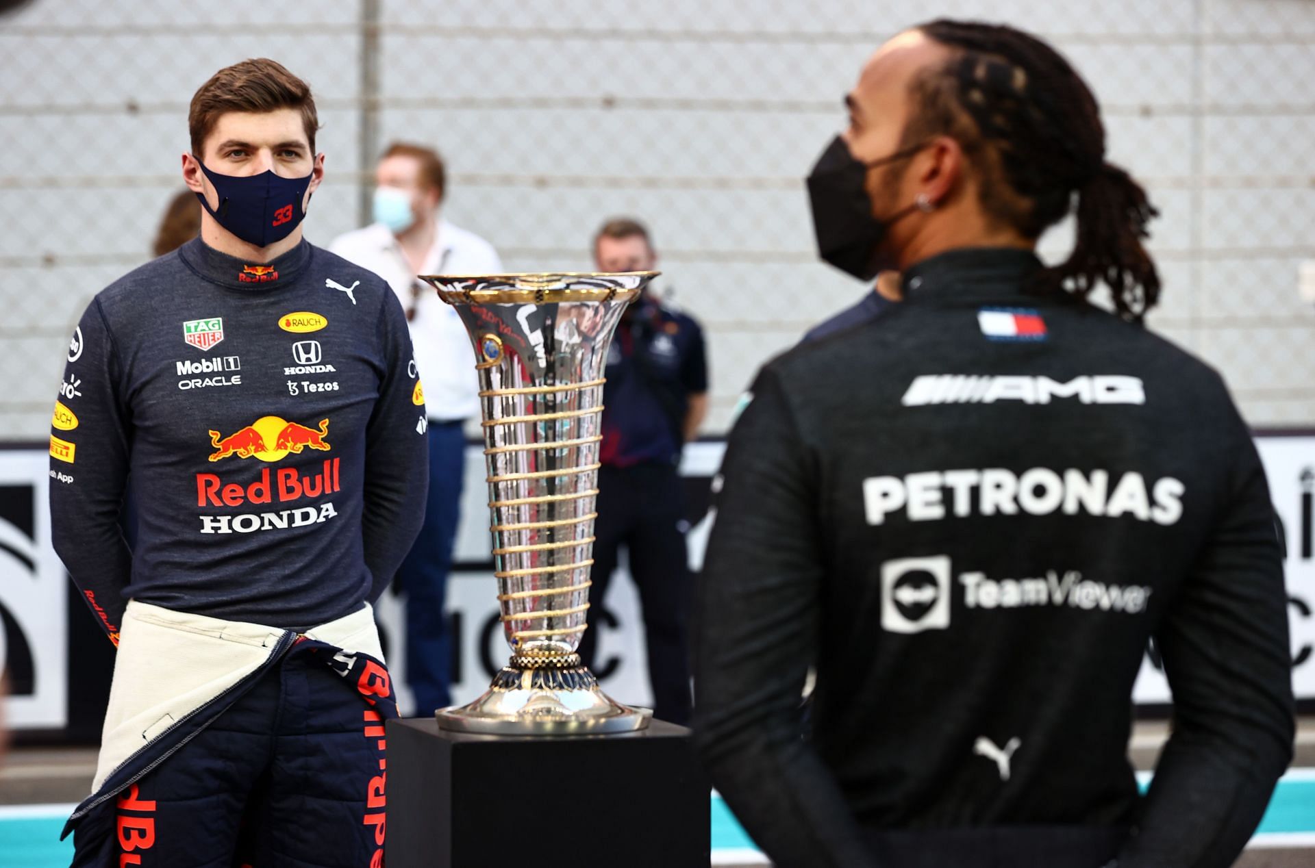 Max Verstappen (left) and Lewis Hamilton (right) before the 2021 Abu Dhabi Grand Prix (Photo by Mark Thompson/Getty Images)