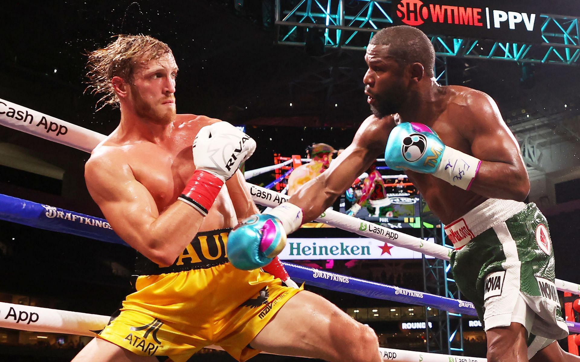 Logan Paul (left) in action against Floyd Mayweather Jr. (right) in Florida last year