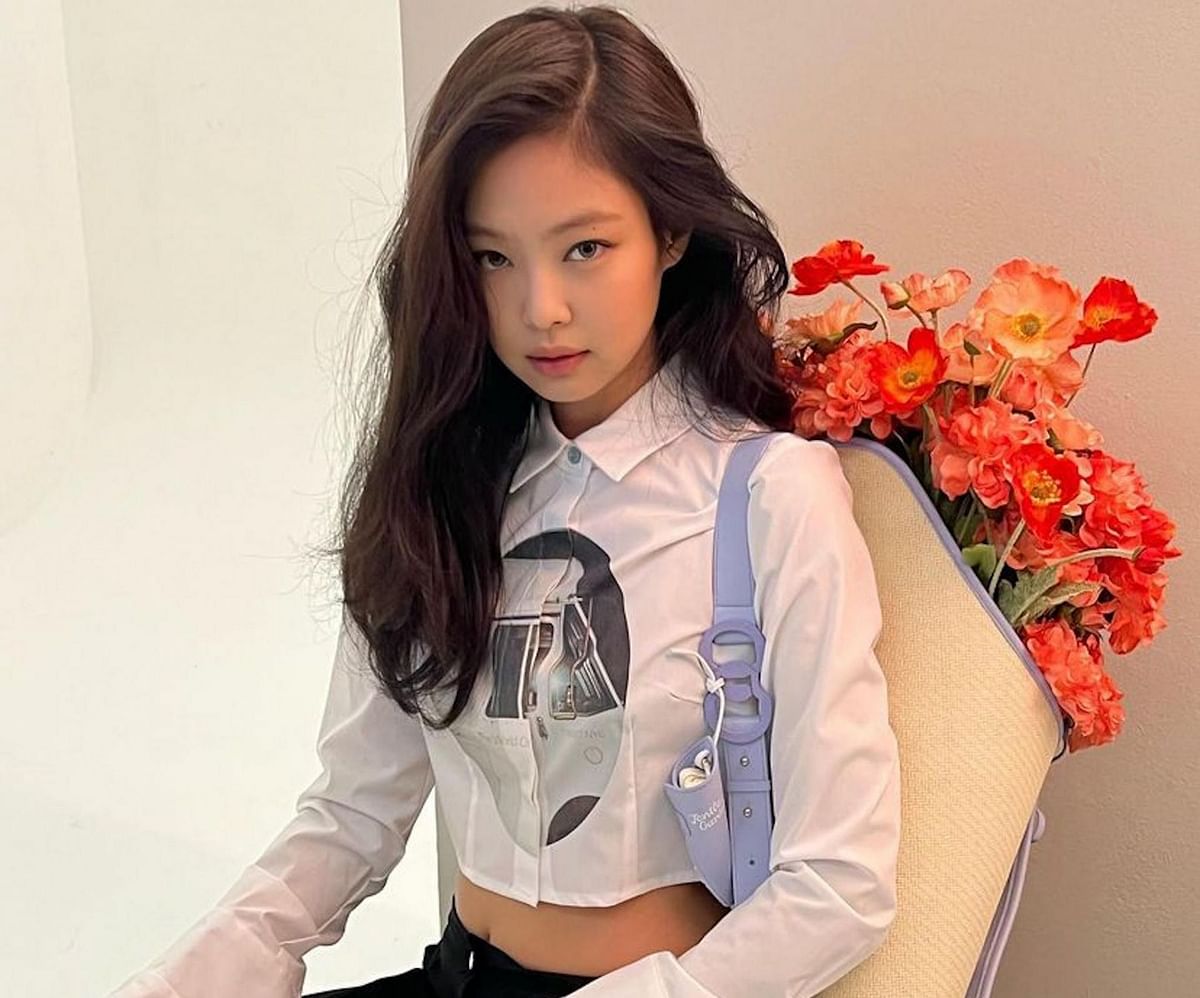 BLACKPINK Jennie’s bag sold out after fans noticed her carrying it on ...