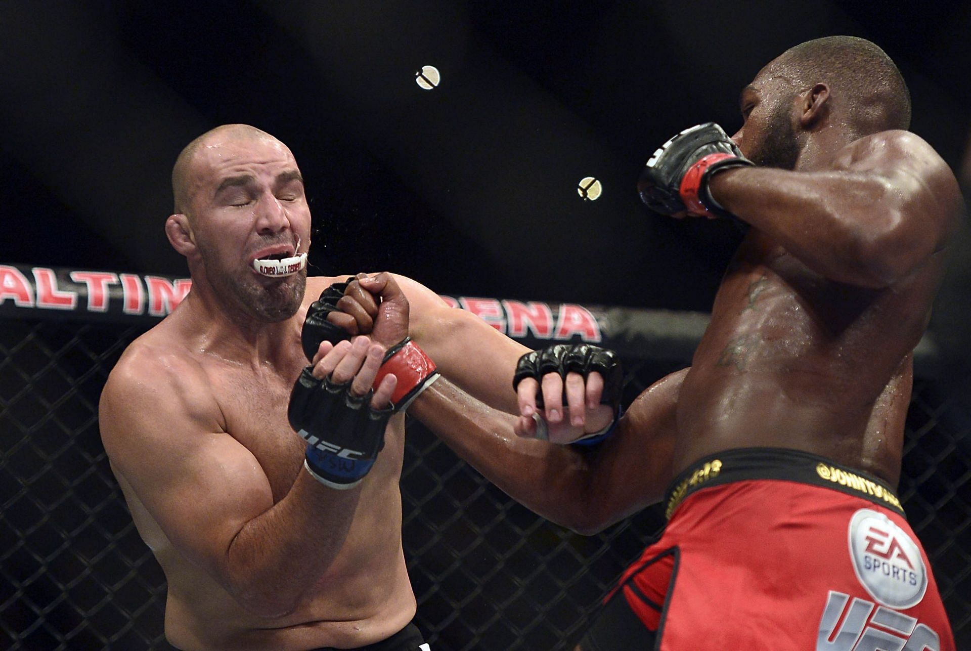 Glover Teixeira came up short in his first title fight against champion Jon Jones.
