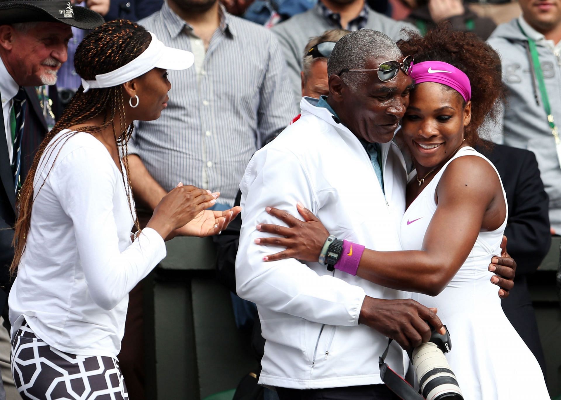 Serena Williams and Venus Williams embrace their father Richard
