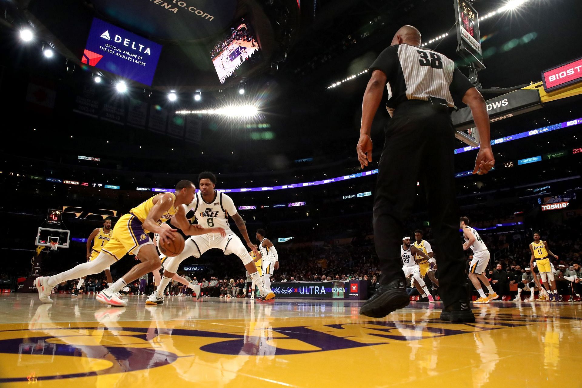 The Los Angeles Lakers clinched a crucial win against the Utah Jazz