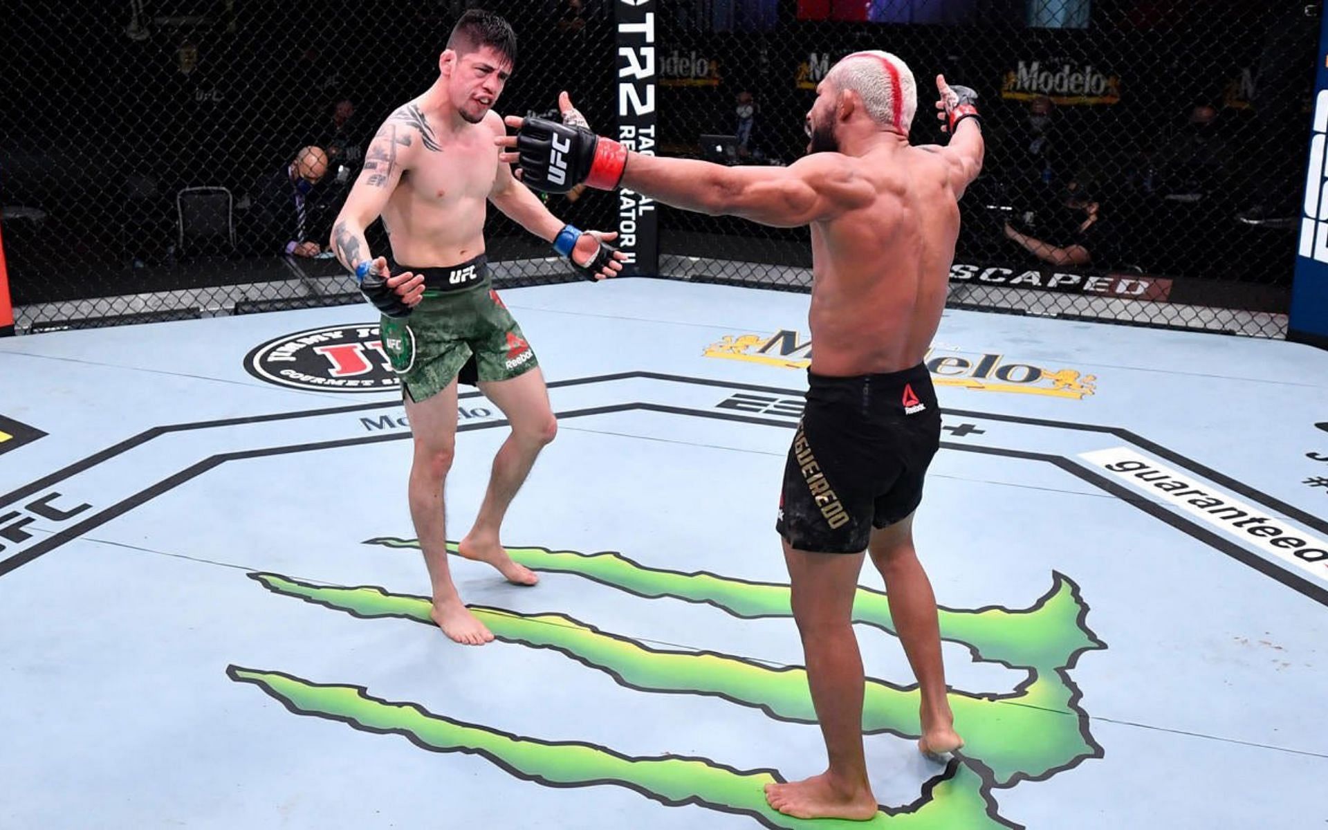 Twitter reacts to the slugfest between Brandon Moreno and Deiveson Figueiredo at UFC 270