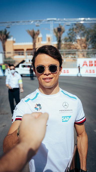 nyck de vries   talks  toto wolff  potentially replace lewis