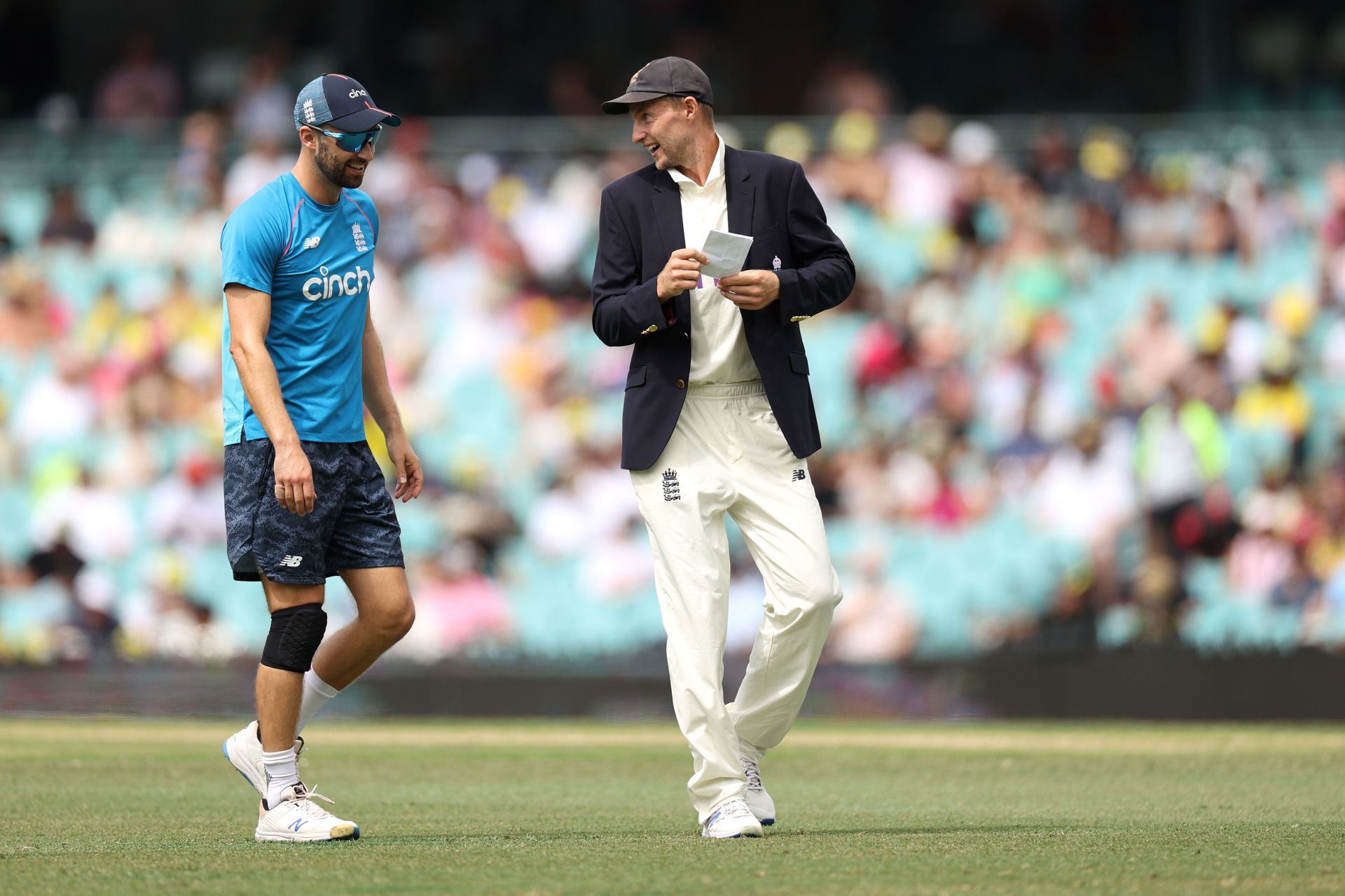 Mark Wood talks with captain Joe Root at the toss of fourth test