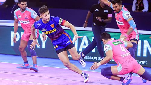 Deepak Hooda (first from right) in action against Dabang Delhi KC. (Image: Pro Kabaddi/Facebook)