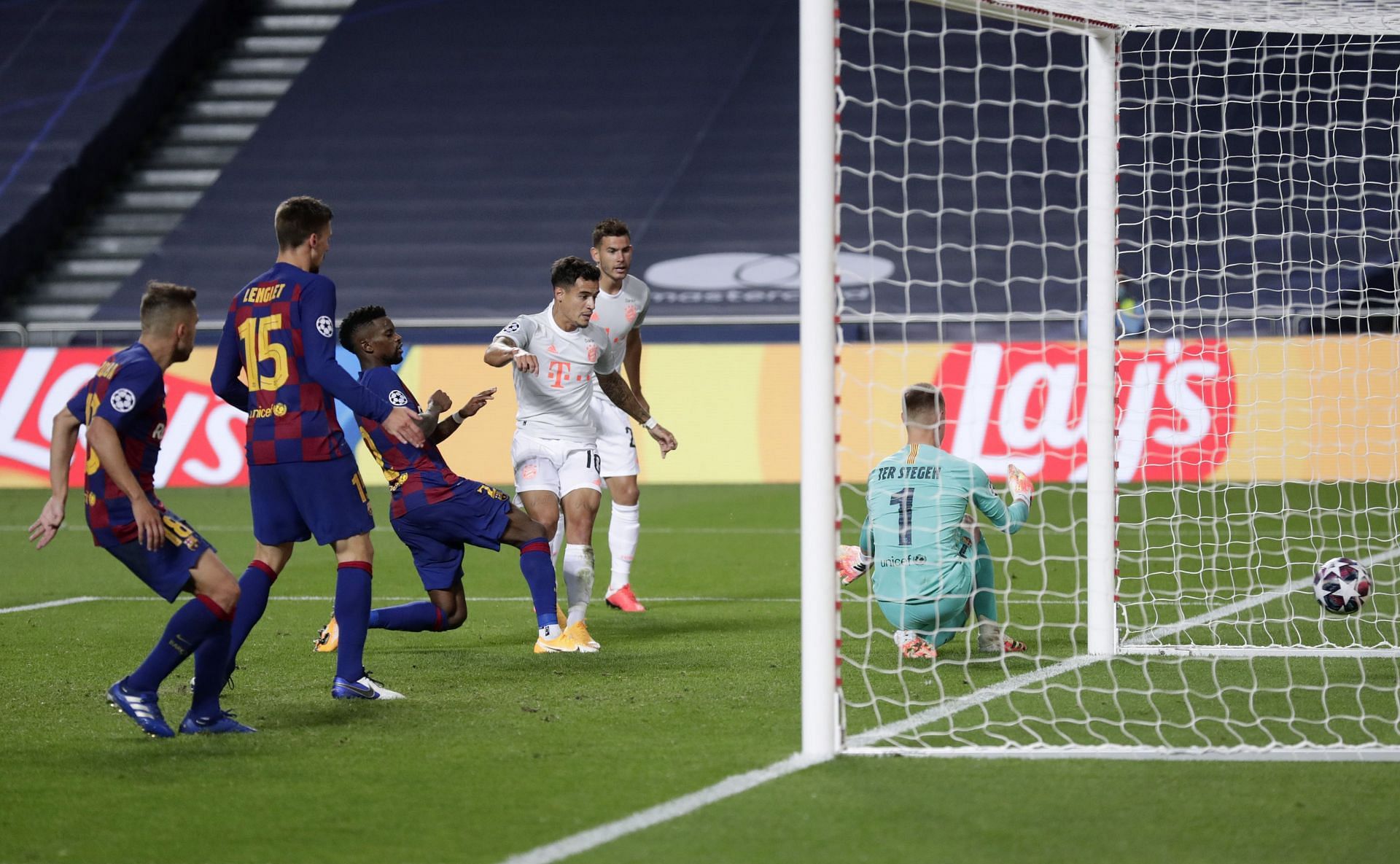 Coutinho scores for Bayern Munich against Barcelona in the Champions League.