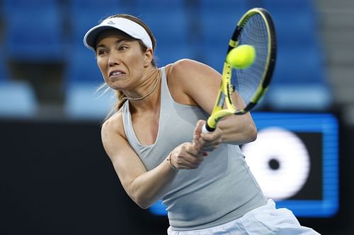 Danielle Collins in action at 2022 Australian Open