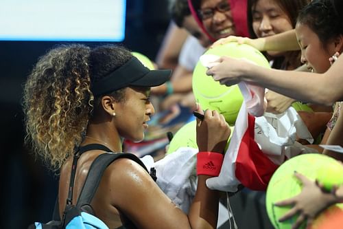 Naomi Osaka signing autographs for her fans