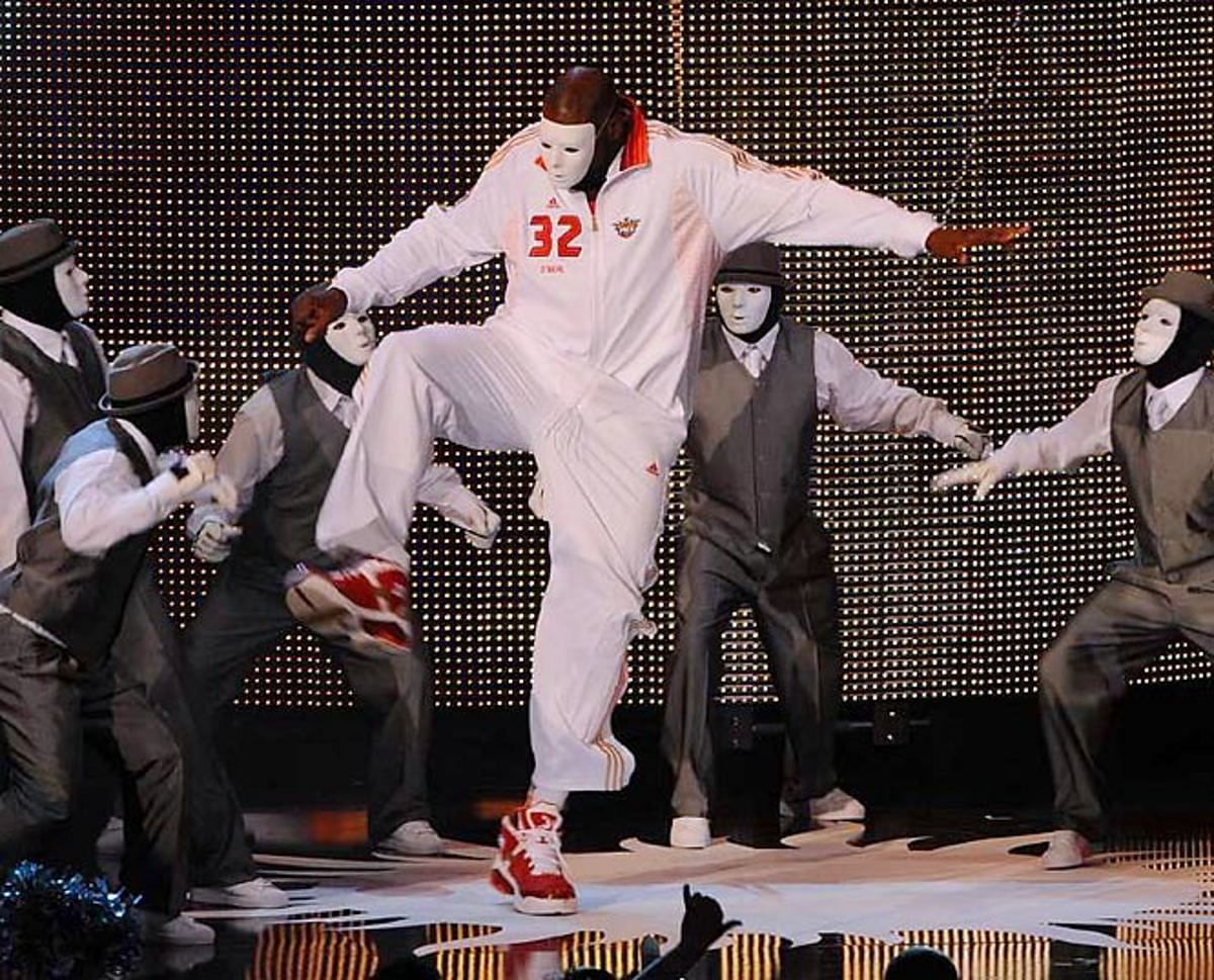 Shaquille O&#039;Neal with the dance crew of Jabbawockeez