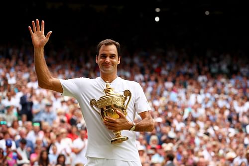 Roger Federer with the 2017 Wimbledon trophy