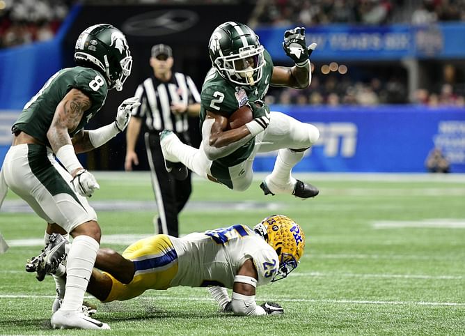 Watch: Insane brawl breaks out between Pitt fans at Peach Bowl