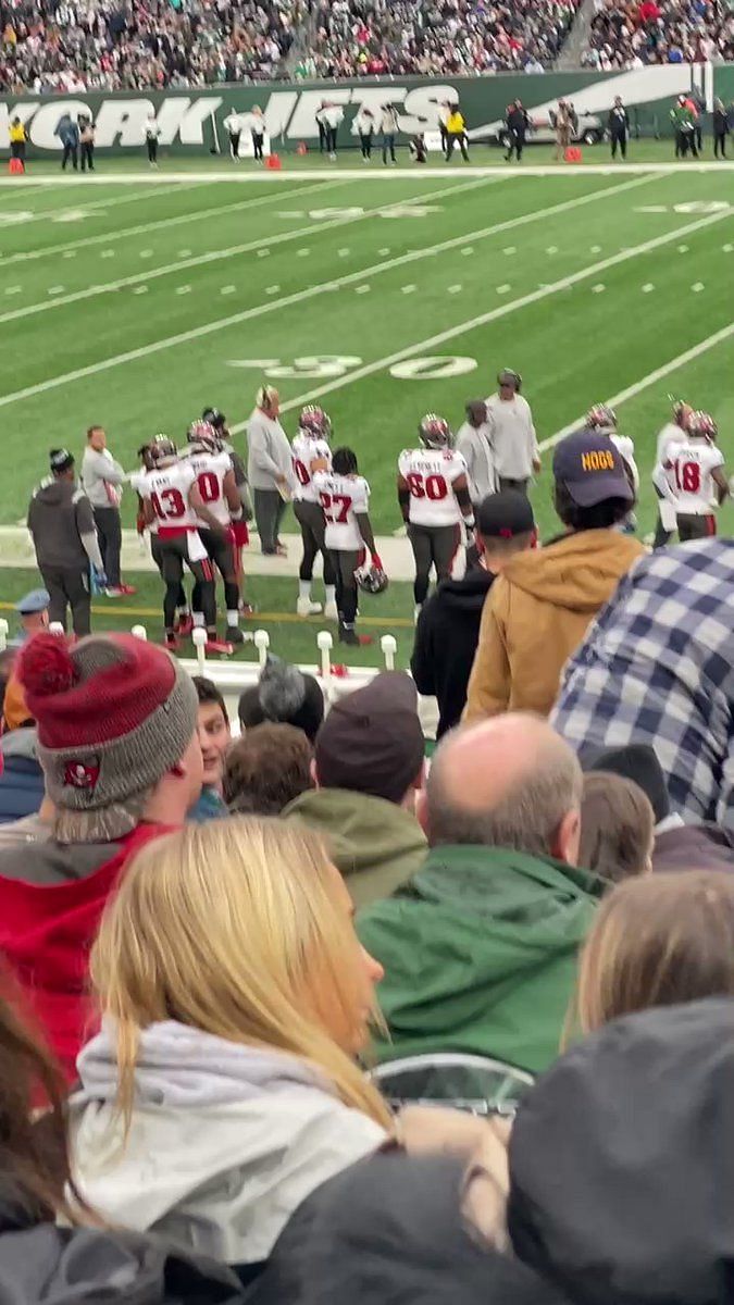 Watch: Bucs' Antonio Brown removes shirt, walks off field