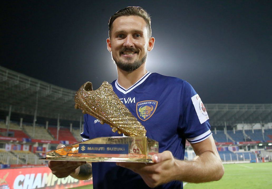 Nerijus Valskis with the ISL Golden Boot award in 2019-20 (PC: ISL Media)