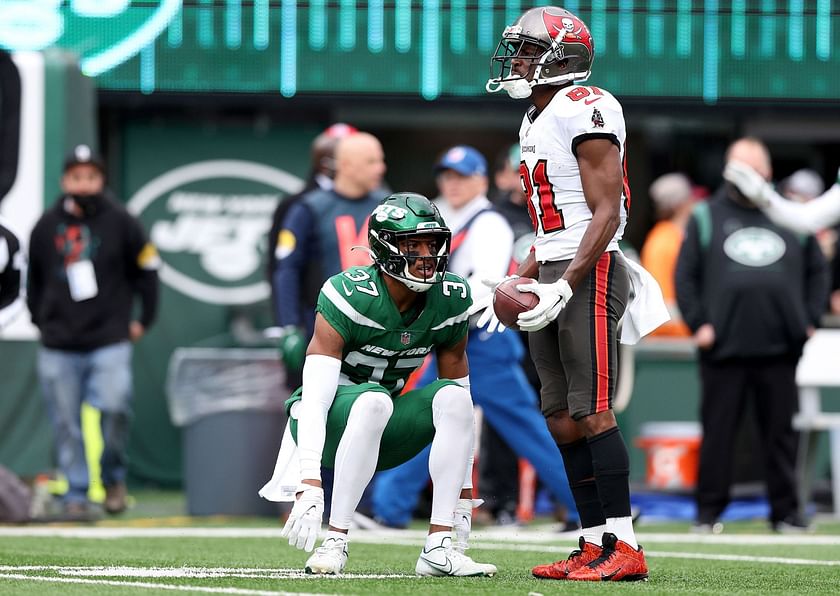 Antonio Brown Storms Off Field During Buccaneers' Win Over Jets - The New  York Times