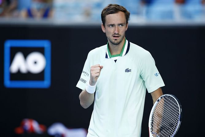 Daniil Medvedev saves match point in epic 5-set win over Felix Auger-Aliassime to advance to 2022 Australian Open SF