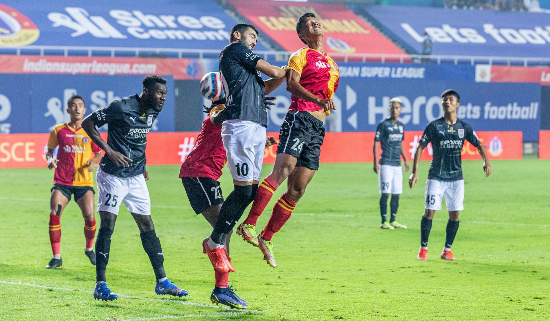Semboi Haokip and Ahmed Jahouh in action during SC East Bengal vs Mumbai City FC (Image Courtesy: ISL)