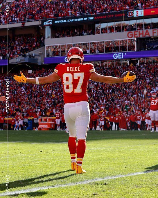 Kelce beats Gronkowski to make NFL history against Bengals