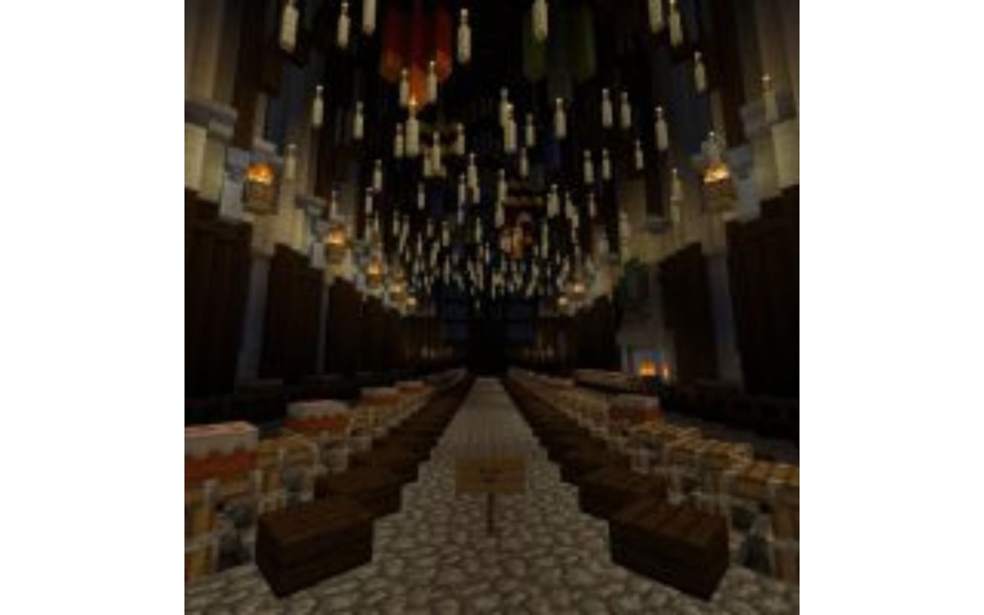 Hogwarts hall with candles on the ceiling (Image via MCPE Planet)