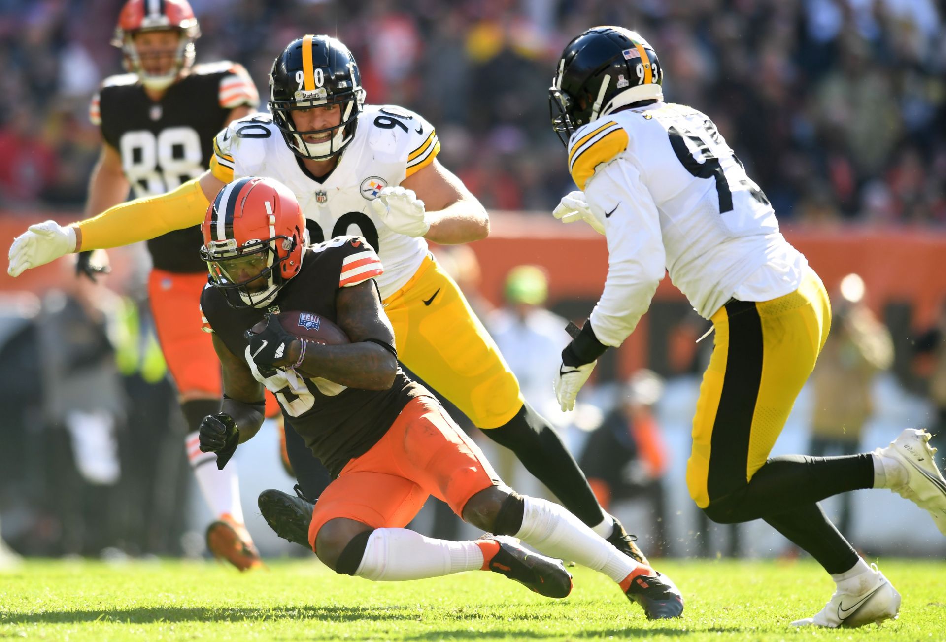 Steelers vs. Browns odds, predictions: Pittsburgh's defense in for a long  day on MNF