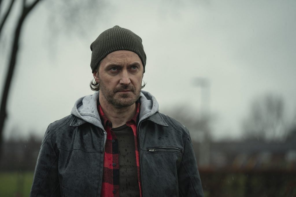 Richard Armitage as Ray in &#039;Stay Close&#039; (Image via Netflix)