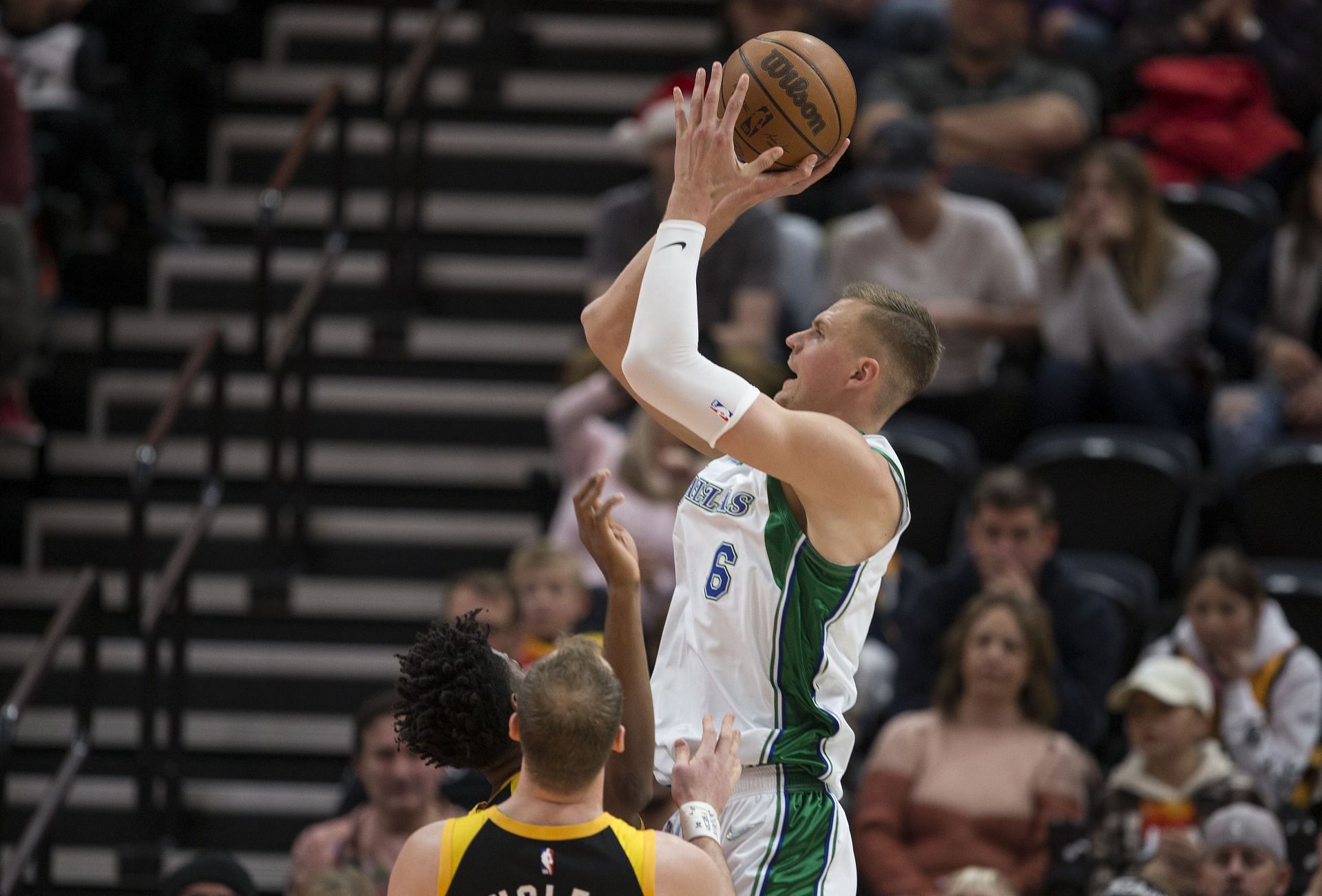 Kristaps Porzingis attempts a jump shot