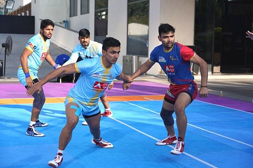 UP Yodddha players train ahead of their upcoming PKL fixture against the Bengal Warriors - Image Courtesy: UP Yoddha Twitter