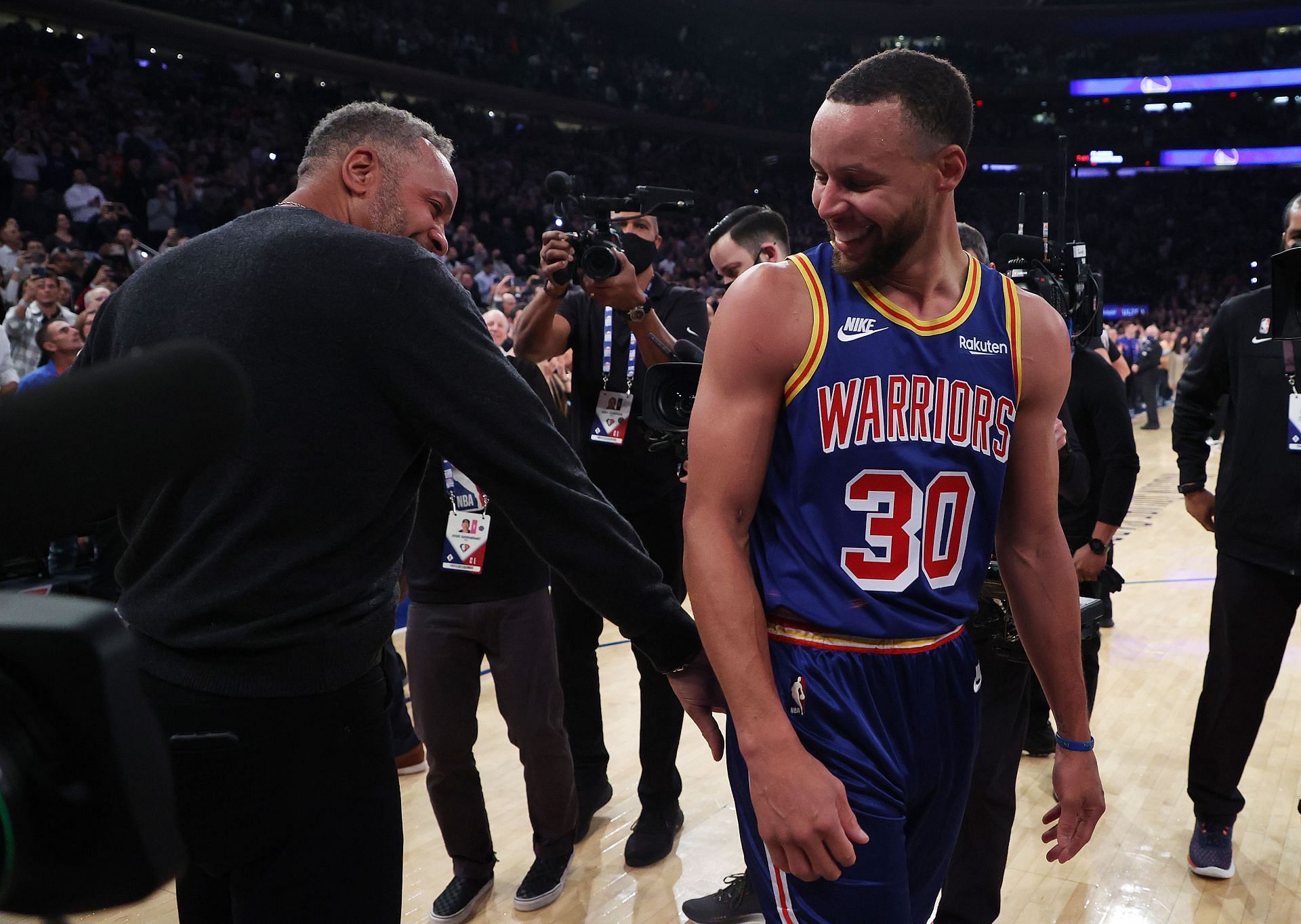 Stephen Curry #30 of the Golden State Warriors hugs his Dad Dell Curry after making a three point basket to break Ray Allen&rsquo;s record for the most all-time against the New York Knicks during their game at Madison Square Garden on December 14, 2021 in New York City. Reggie Miller was in attendance.