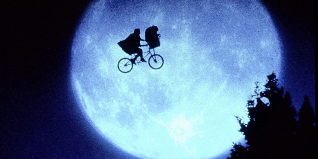 The famous bike-flying scene (Image via Universal Pictures)