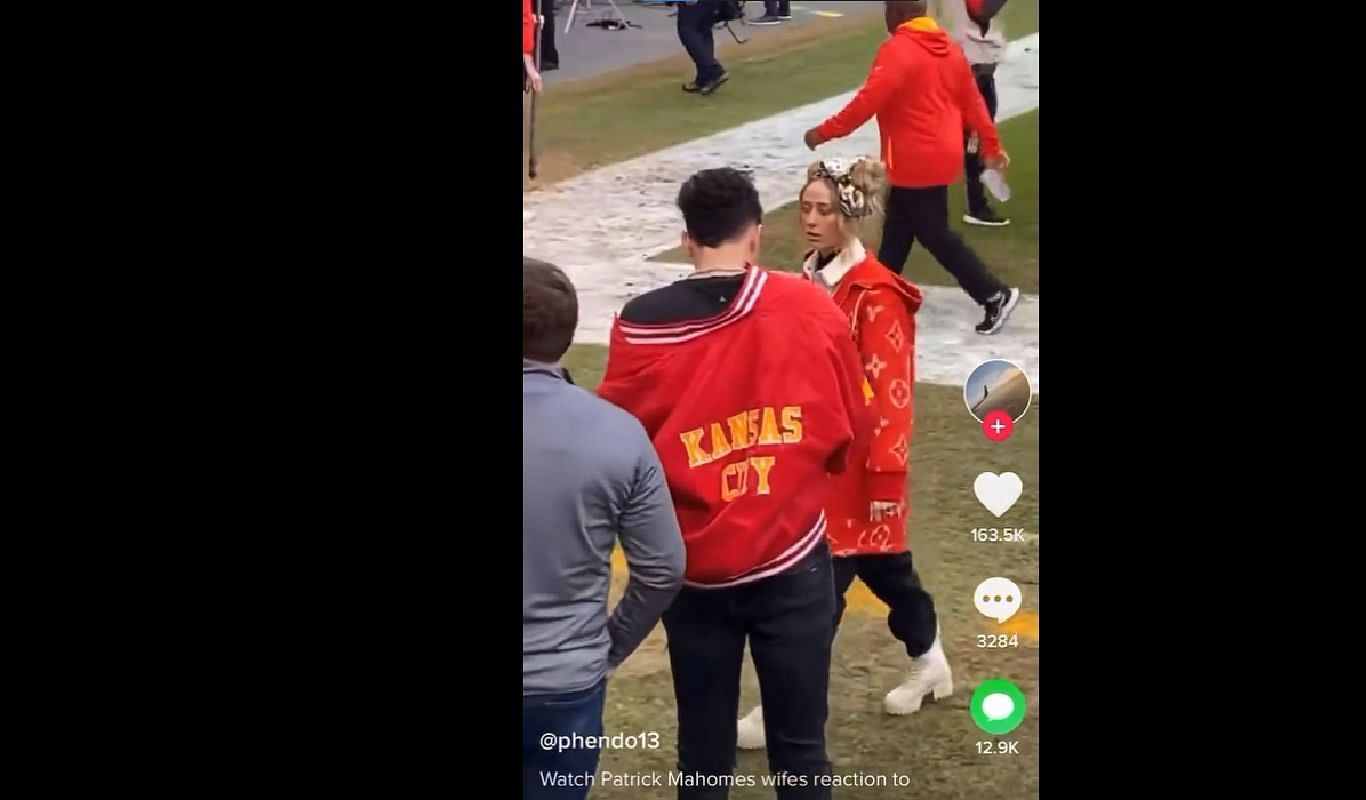 Jackson Mahomes at the Chiefs-Broncos game - Credit: @DaRealPeterG on Twitter