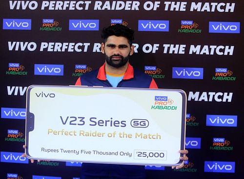 Pardeep Narwal with the Perfect Raider of the Match Award - Image Couresty: UP Yoddha Twitter