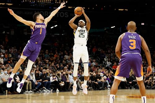 Danuel House Jr. of the Utah Jazz against Devin Booker and Chris Paul of the Phoenix Suns