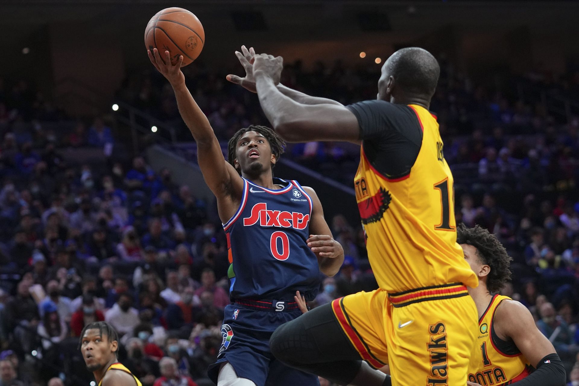 Tyrese Maxey attempts a tough layup over a defender