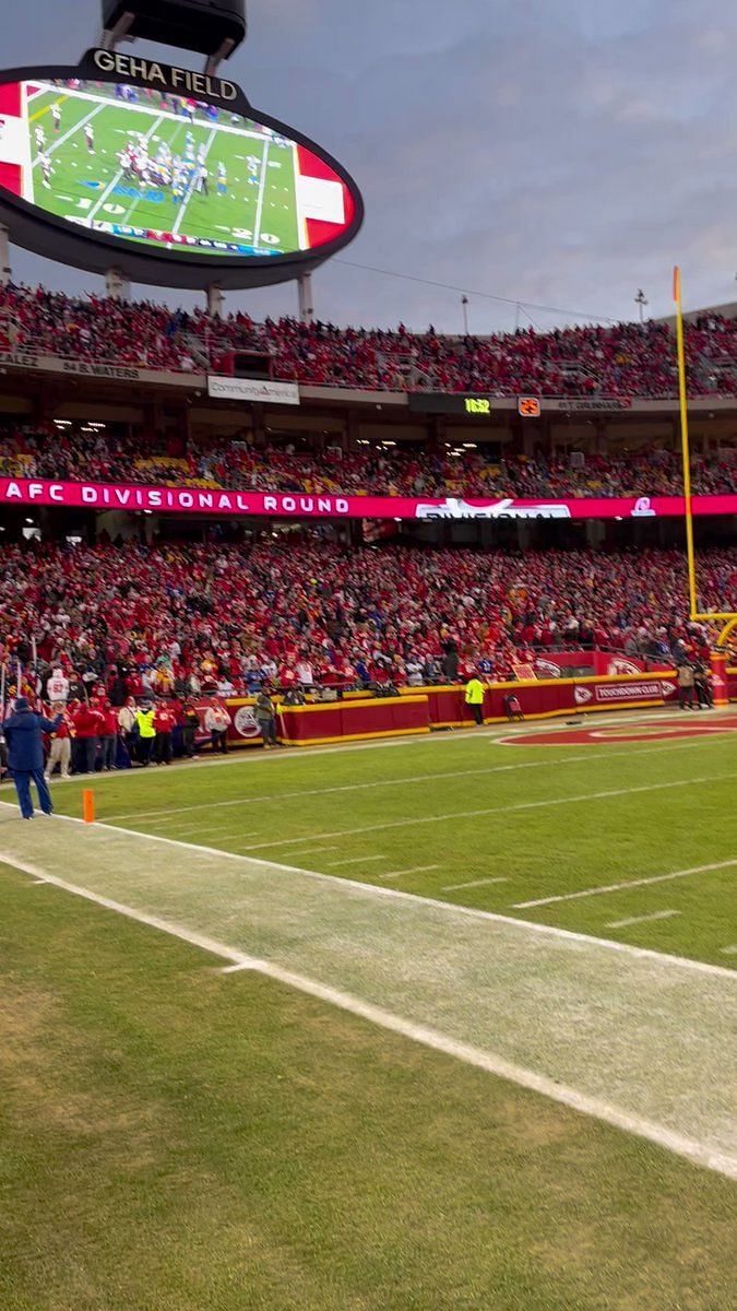 Arrowhead Stadium bans fan for flashing laser at Tom Brady - Sports  Illustrated