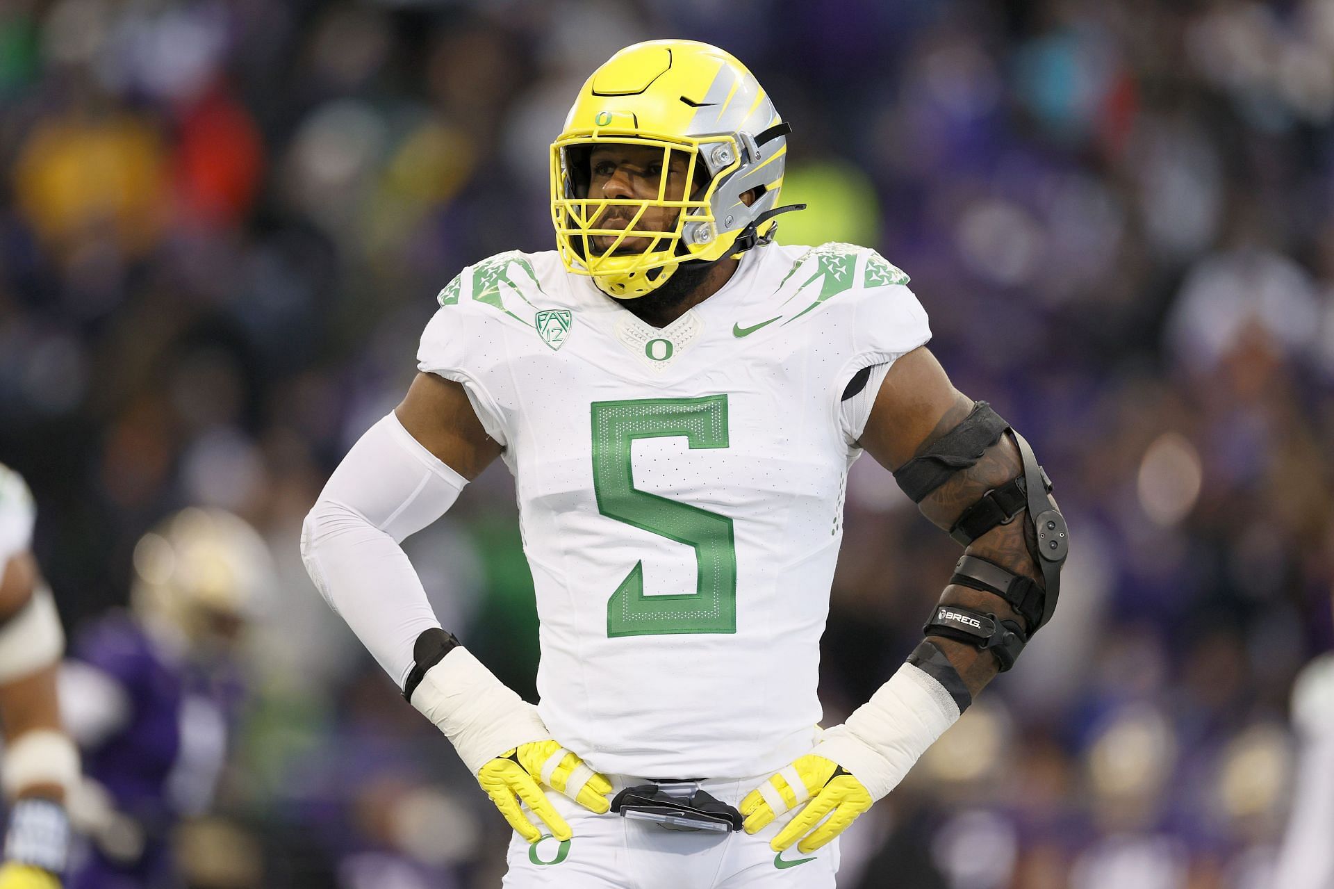 Oregon Ducks DE Kayvon Thibodeaux