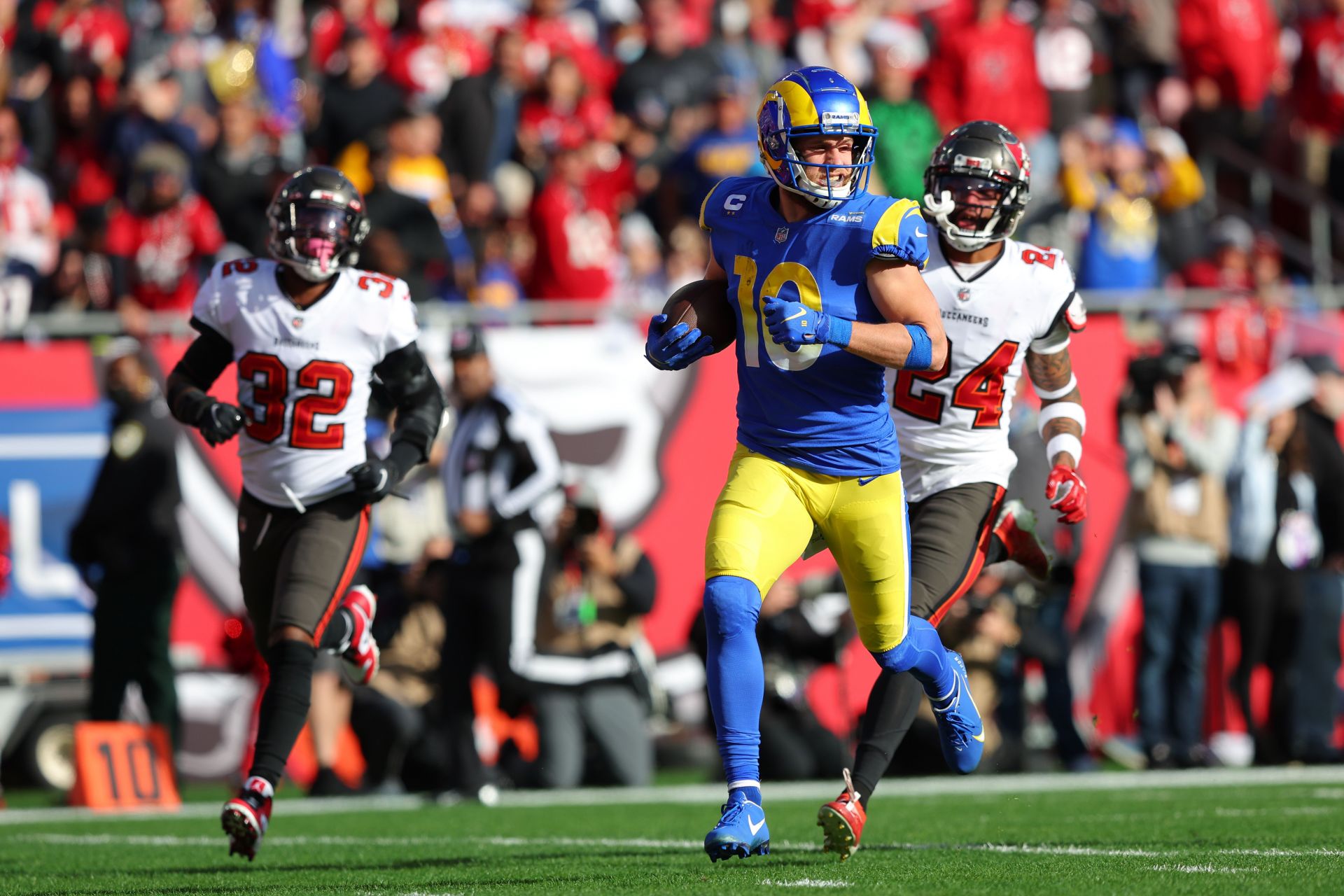 Los Angeles, United States. 14th Feb, 2022. Los Angeles Rams wide receiver Cooper  Kupp (10) pulls in a one-yard game winning touchdown while covered by  Cincinnati Bengals cornerback Eli Apple (20) in