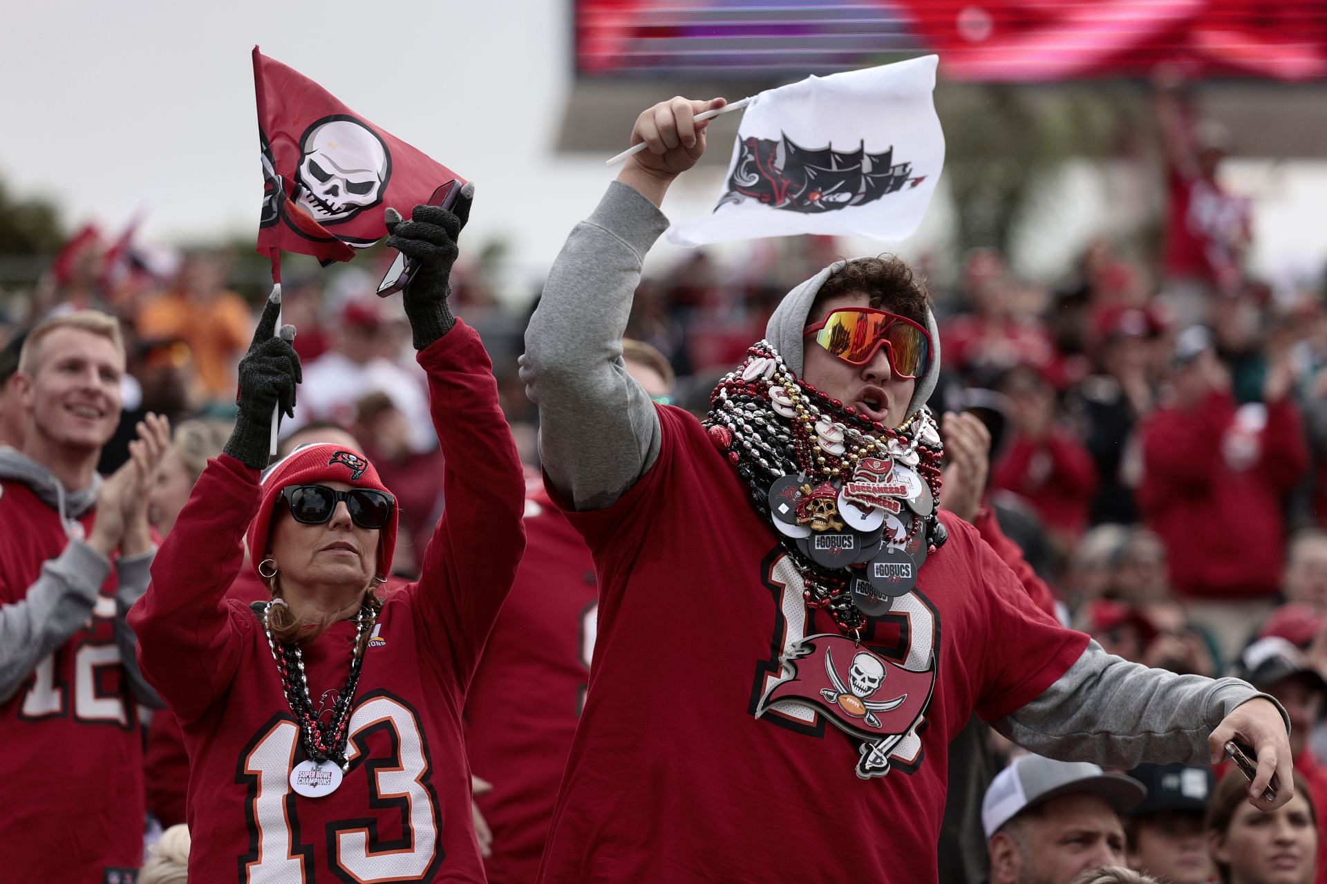 WATCH: Brutal fight breaks out between Buccaneers and Eagles fans during  heated playoff battle