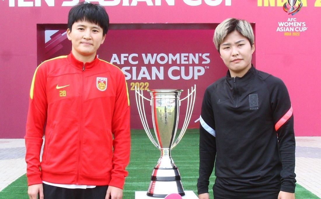 The two captains posing with the AFC Women&#039;s Asian Cup 2022 trophy. (Image Courtesy: Twitter/afcasiancup)