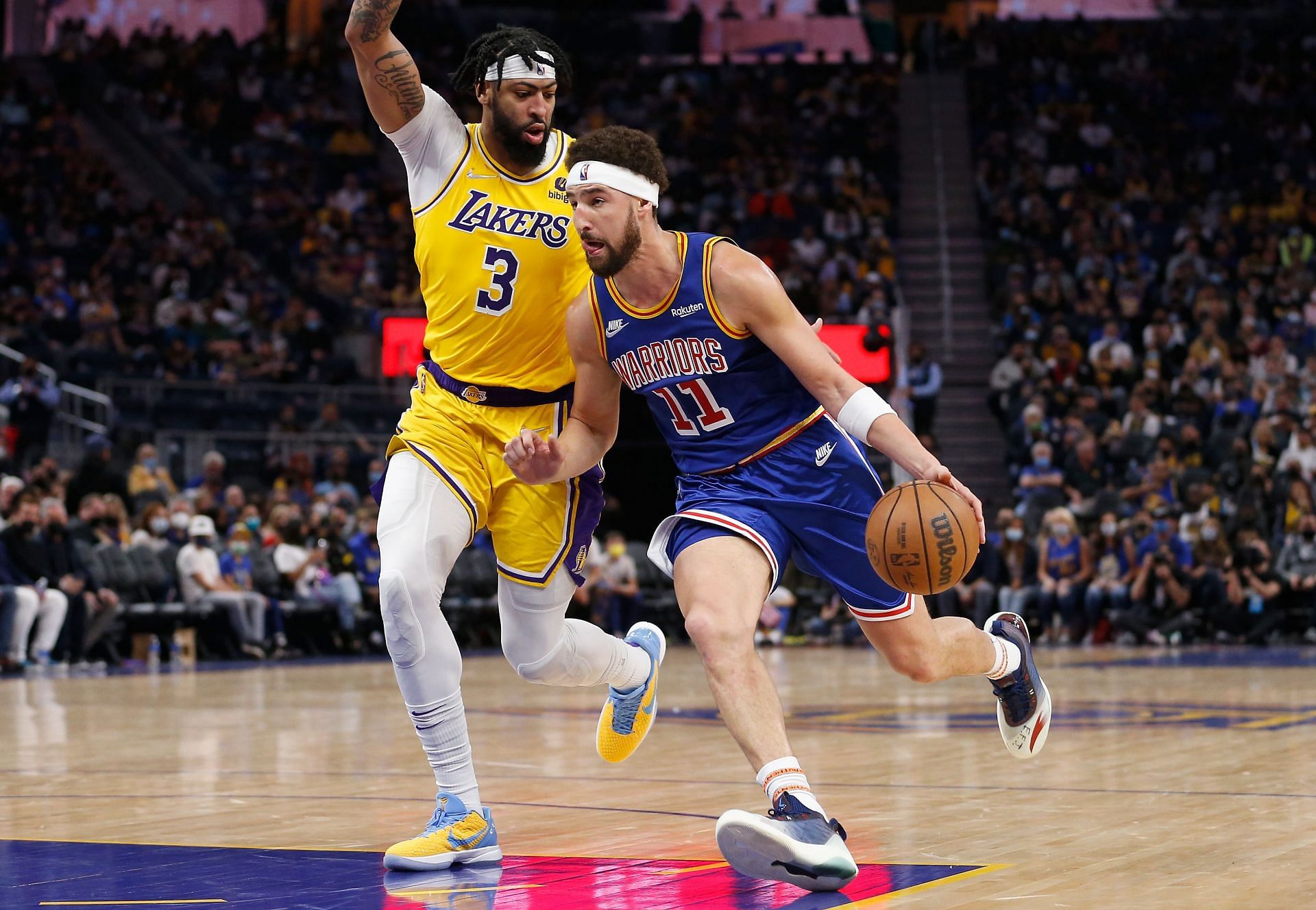 Klay Thompson #11 of the Golden State Warriors drives to the basket against Anthony Davis #3 of the Los Angeles Lakers