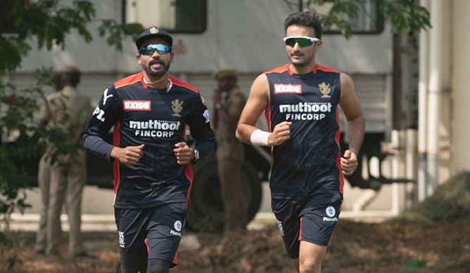 "Their bowling department is sensational" - Brad Hogg analyzes RCB’s IPL 2022 squad