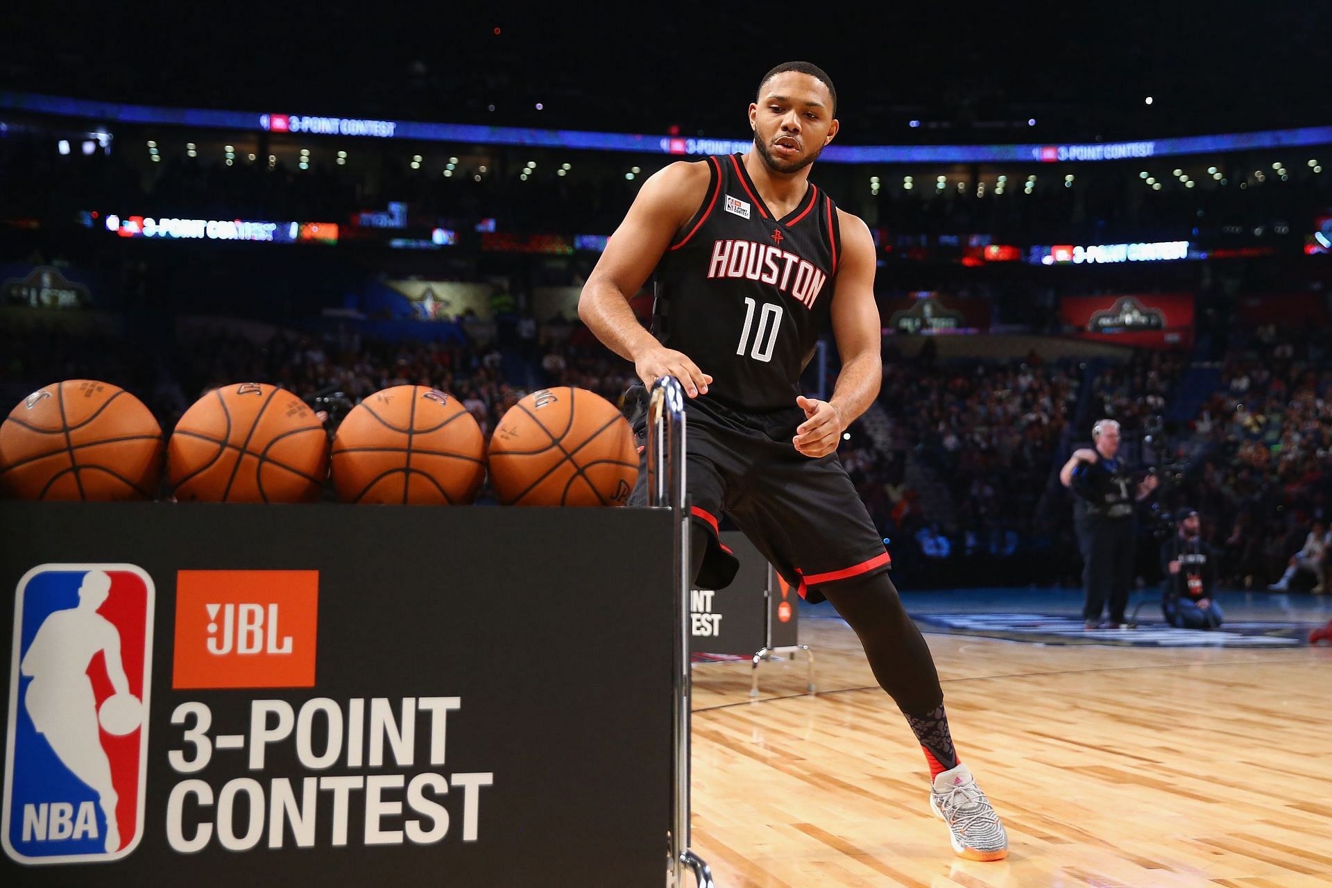 Forwaed Eric Gordon during the JBL Three-Point Contest 2017