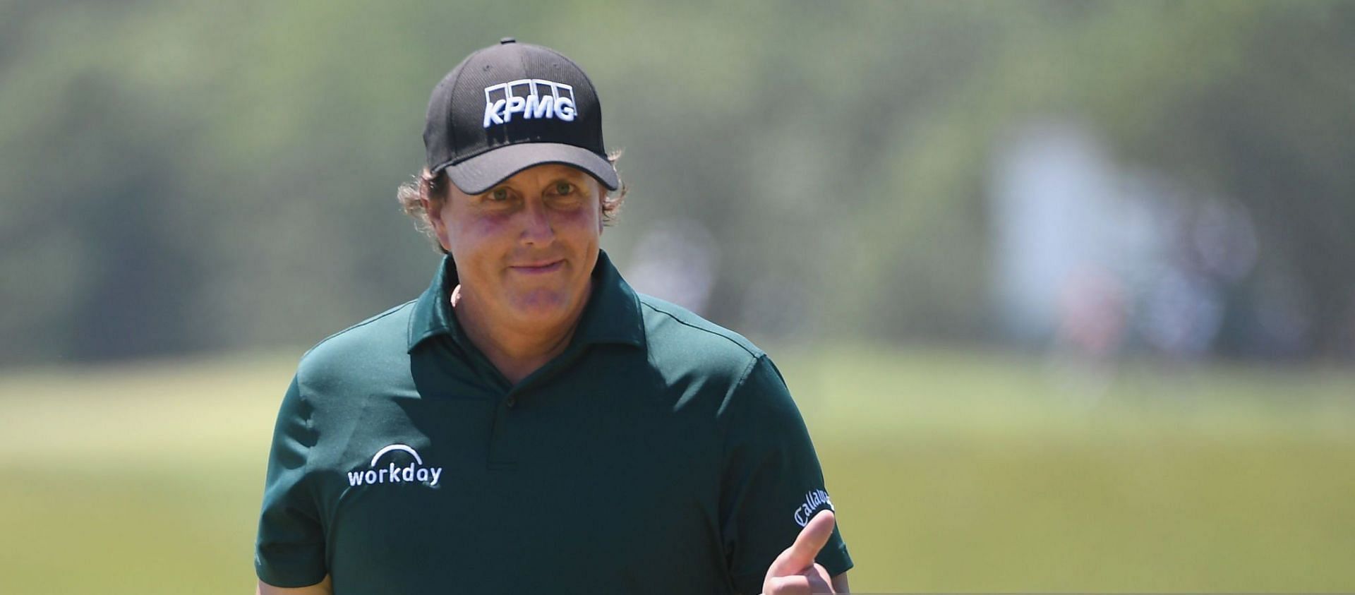 Phil Mickelson issued an apology over his controversial Saudi comments (Image via Ross Kinnaird/Getty Images)