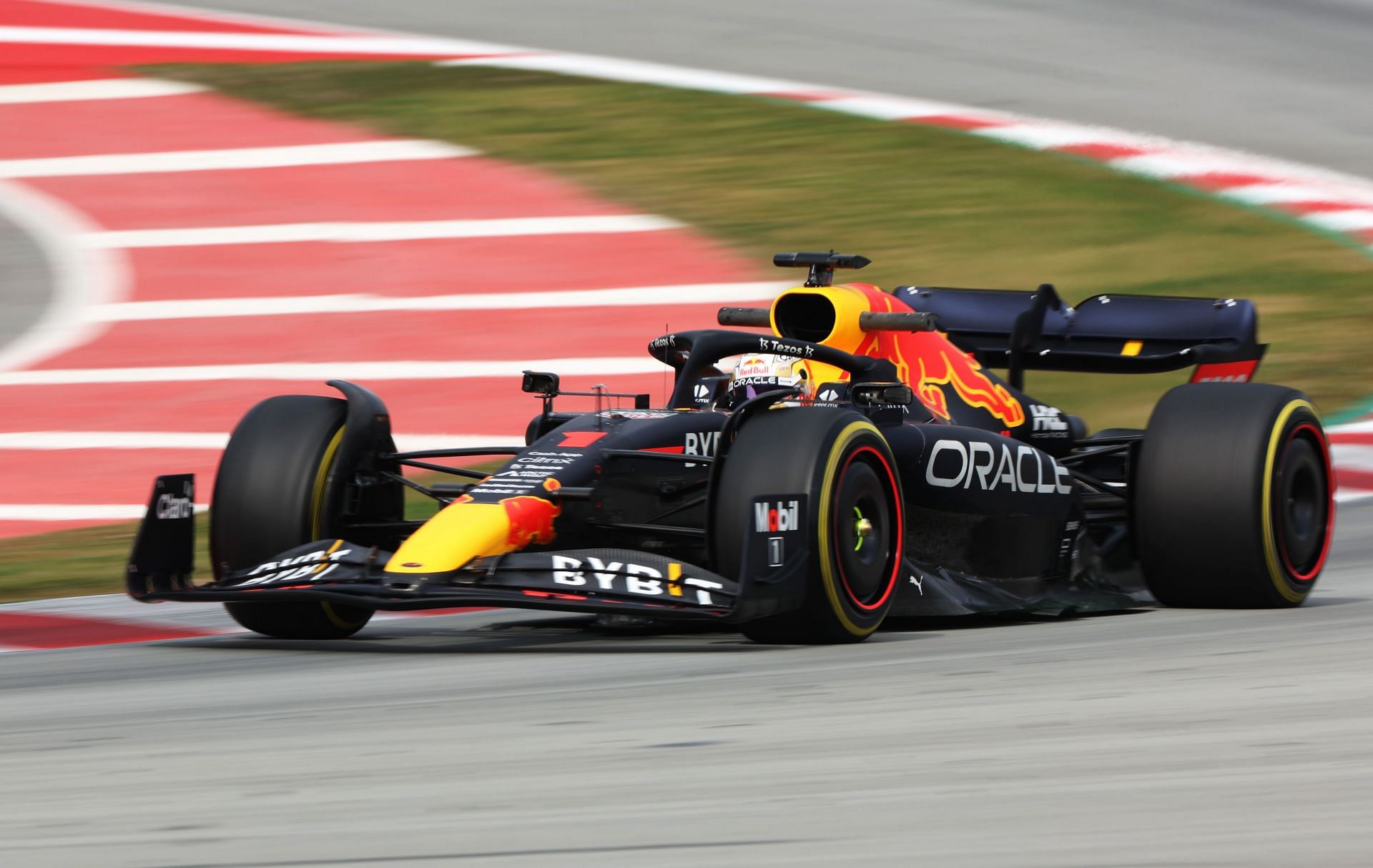 Max Verstappen in action during the final day of pre-season testing in Barcelona (Photo by Mark Thompson/Getty Images)
