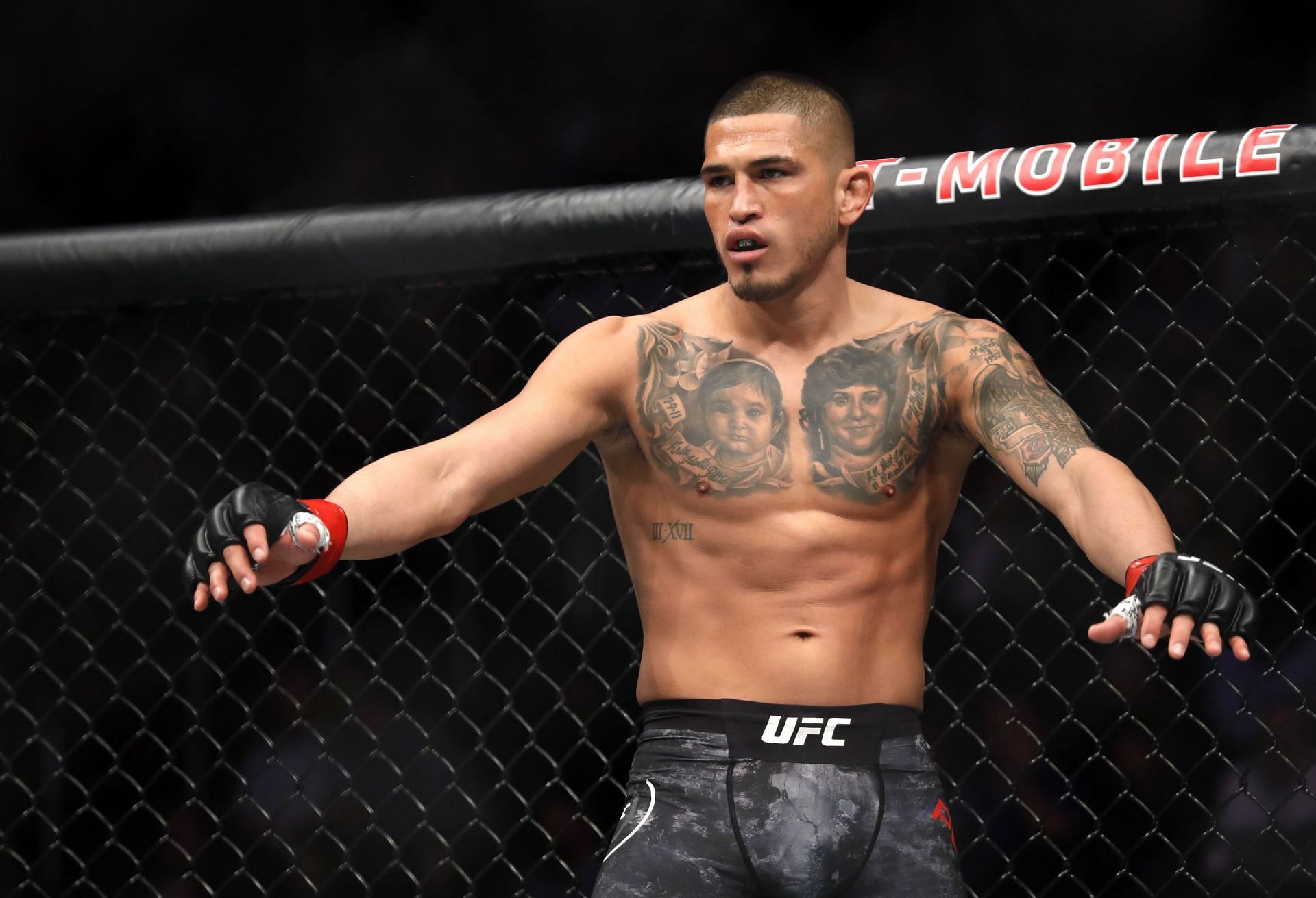Anthony Pettis holds a record of 24-12