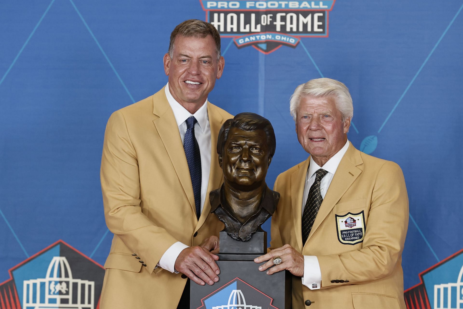 Hall of Famers Troy Aikman and Jimmy Johnson