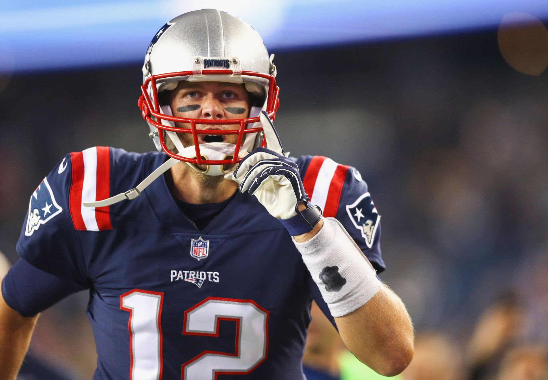 Tom Brady Signs With Tampa Bay Buccaneers For $30M A Year – Deadline