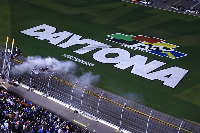 Watch: Ricky Stenhouse Jr. puts his car in the wall at Daytona 500