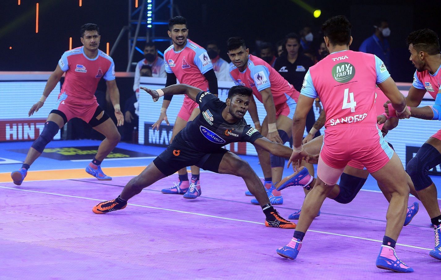 PKL 8 में जयपुर पिंक पैंथर्स ने जीत से अपनी उम्मीदों को जीवित रखा (Photo: Pro Kabaddi League)