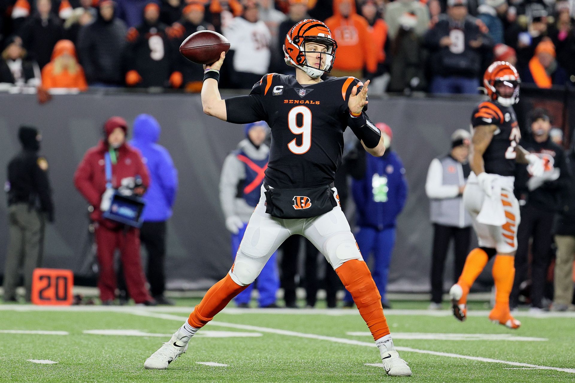 Joe Burrow Recreates Iconic LSU Moment in Bengals Locker Room